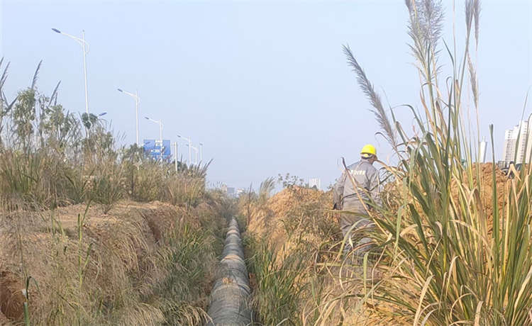 鋼材場(chǎng)槽鋼批發(fā)，Q235B角鋼價(jià)格，2220螺旋管，377螺旋焊管